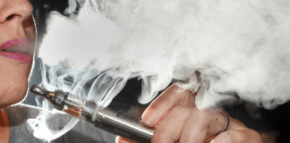 Was passiert, wenn Wissenschaftler Zigarettenrauch und E-Zig Dampf im Labor vergleichen